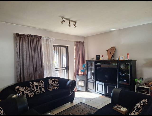2 BEDROOM TOWNHOUSE FOR SALE IN BRENTHURST